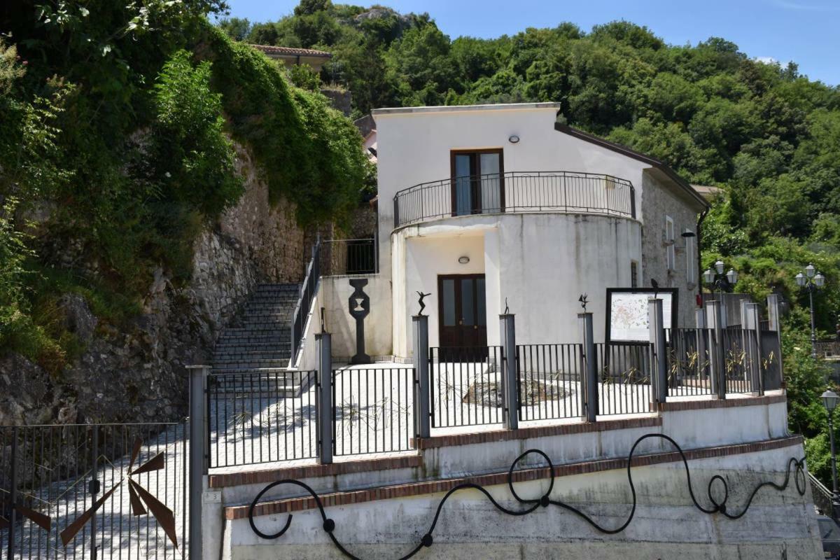 Ostello Della Gioventu Massimo Troisi Oliveto Citra Exterior foto